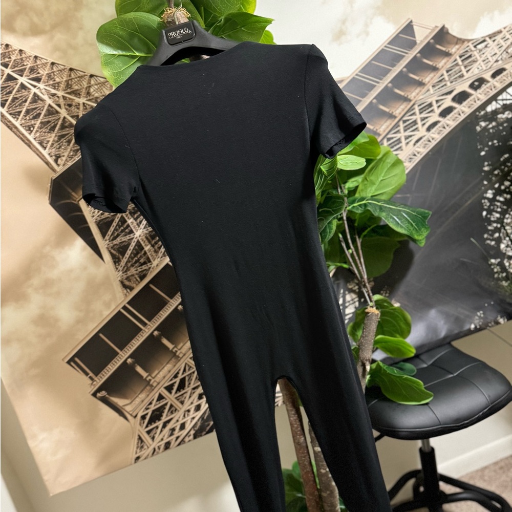 Black sexy women’s short sleeve, long legs bodycon.